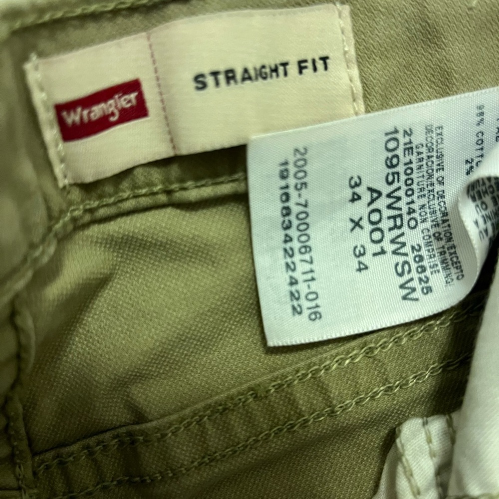 Men’s Wrangler pants in tan 34X34. Stretchy straight